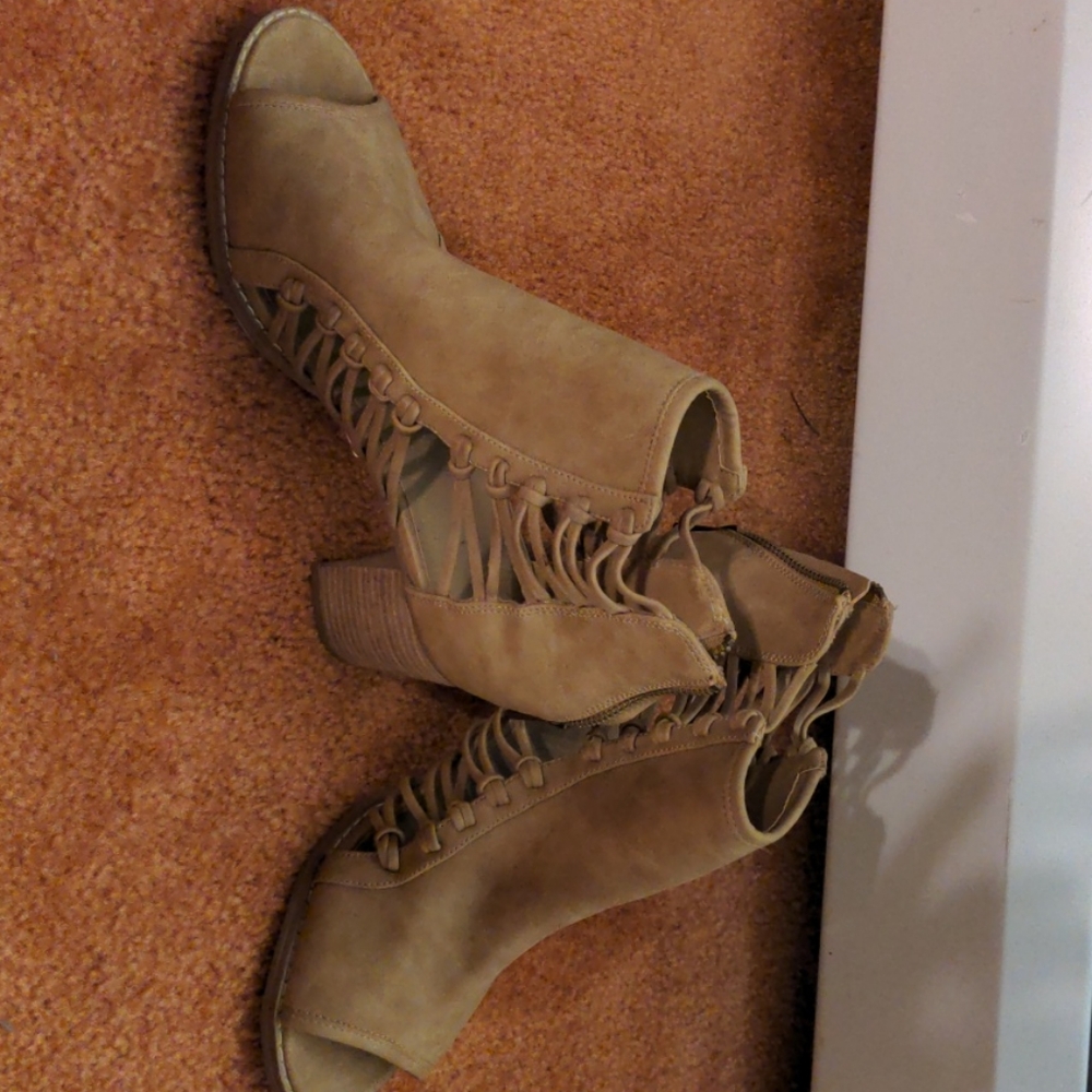 Light brown peep toe strappy bootie size 10w